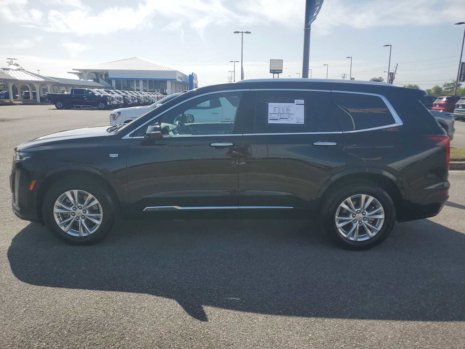 New 2025 Cadillac XT6 Luxury image 2