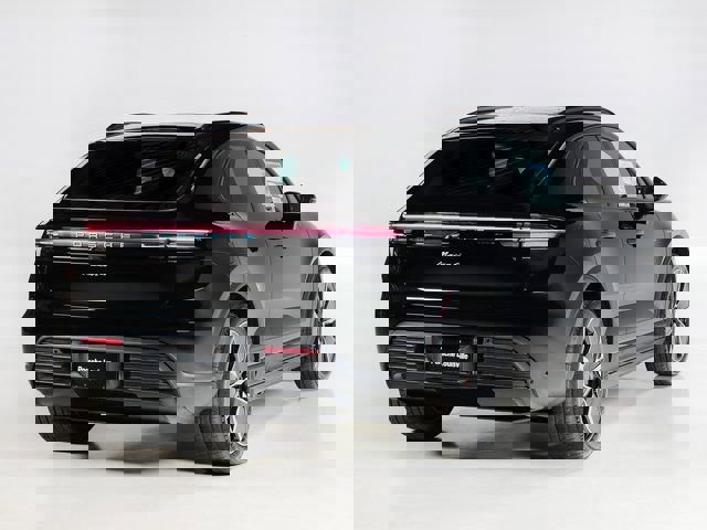 New 2025 Porsche Macan 4 Electric image 9