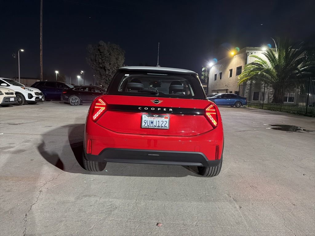 Used 2025 MINI Cooper 2-Door Hardtop image 4