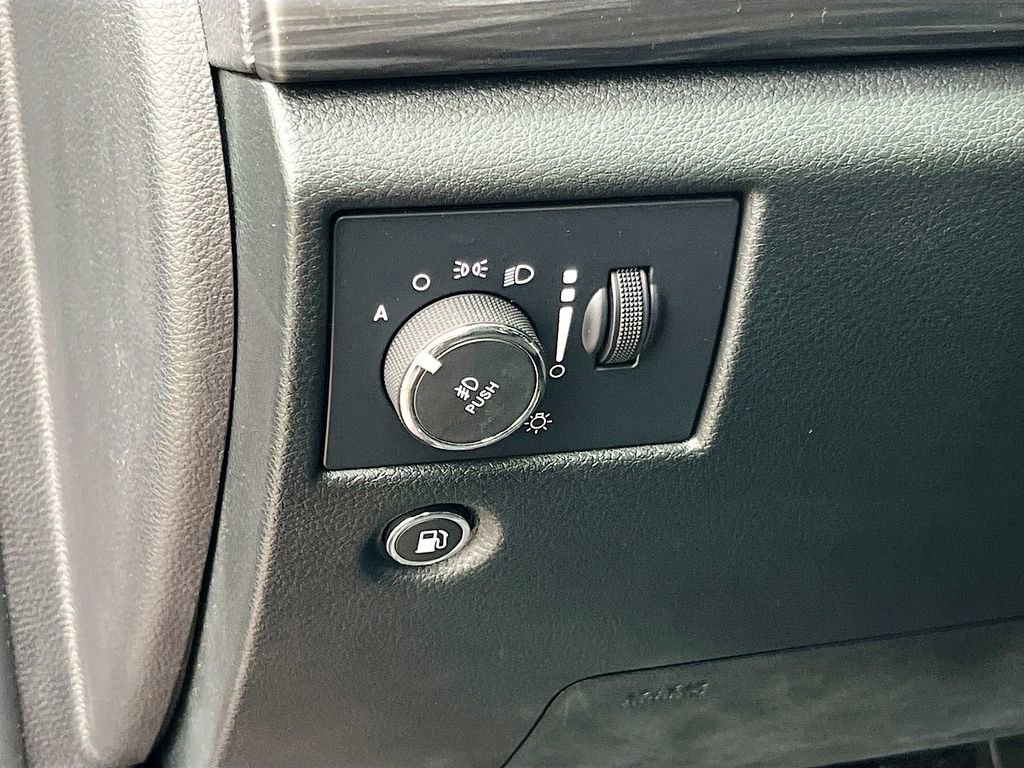 Used 2022 Jeep Grand Cherokee Laredo X image 10