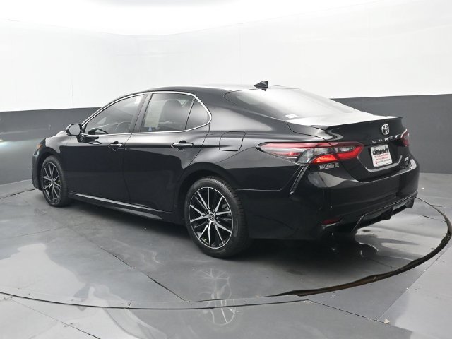 Used 2024 Toyota Camry SE FWD image 3