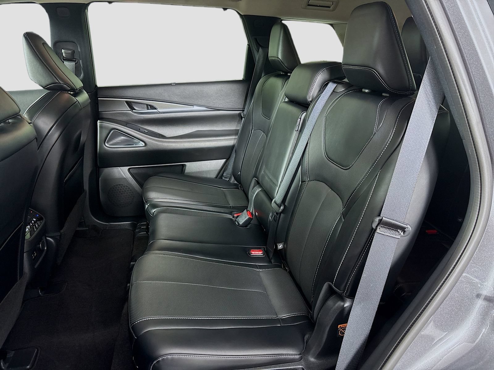 Used 2023 INFINITI QX60 Luxe w/ Performance Audio Package FWD image 26