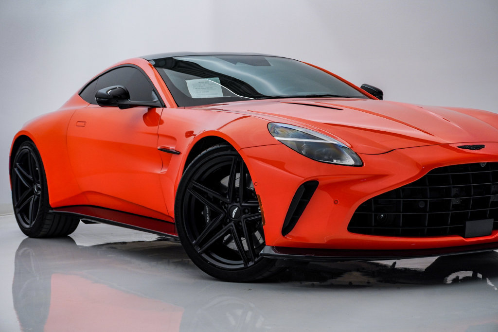 Used 2025 Aston Martin V8 Vantage Coupe RWD image 2