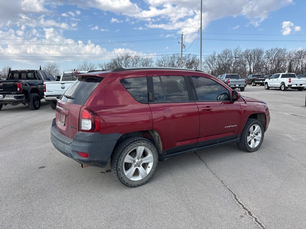 Used 2016 Jeep Compass Latitude image 3