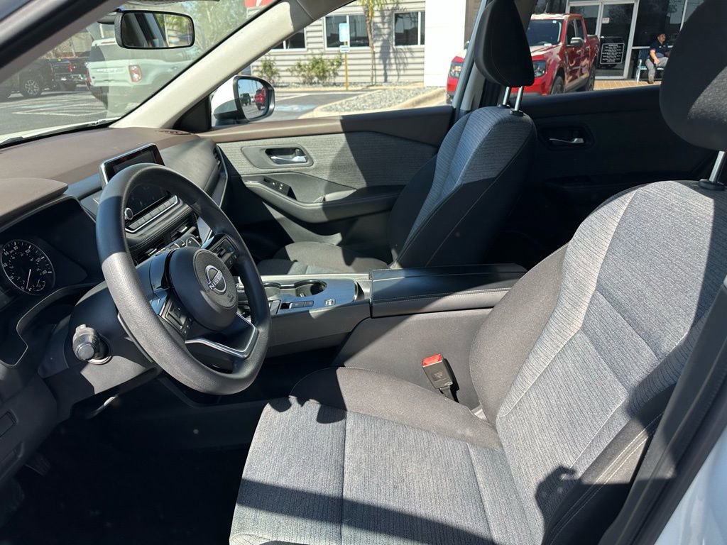 Used 2023 Nissan Rogue SV image 12