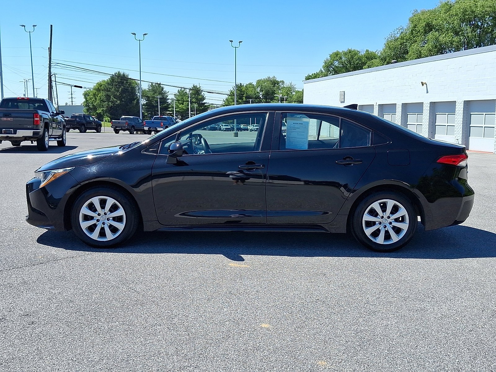 Used 2025 Toyota Corolla LE FWD image 4
