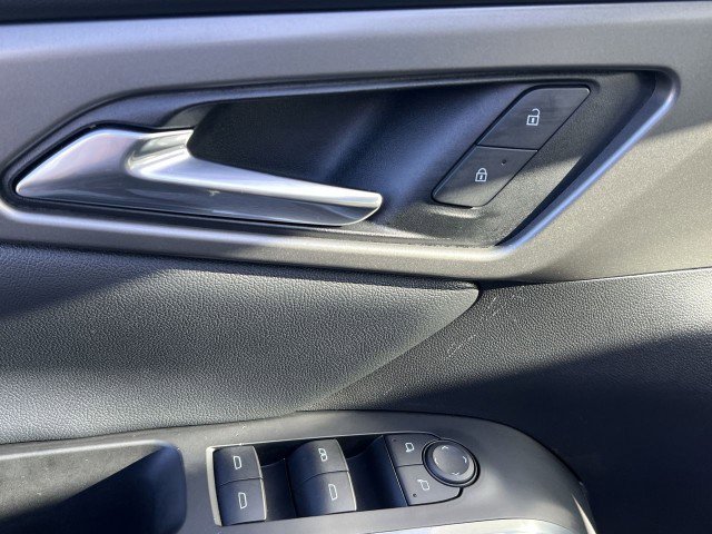 Used 2025 Chevrolet Traverse LT image 23