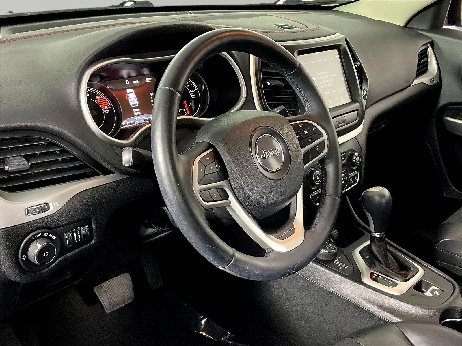 Used 2017 Jeep Cherokee Trailhawk w/ Cold Weather Group AWD/4WD image 17