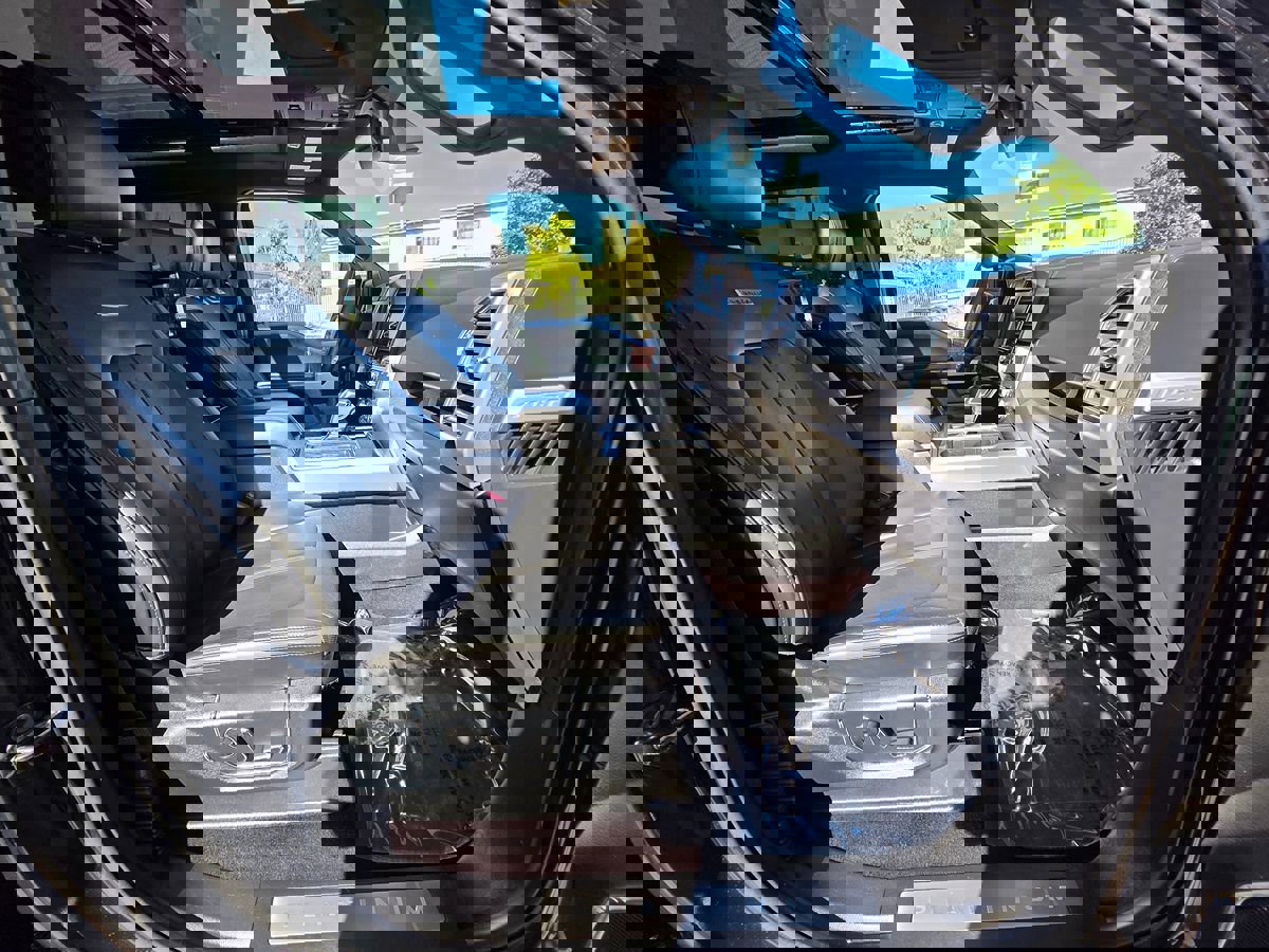 Used 2015 Ford F150 Platinum w/ Equipment Group 701A Luxury image 17