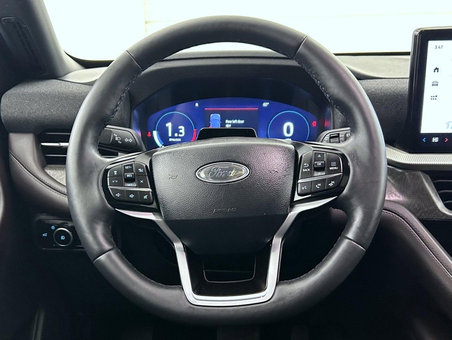 Used 2025 Ford Explorer Platinum w/ LUX Leather Package image 11