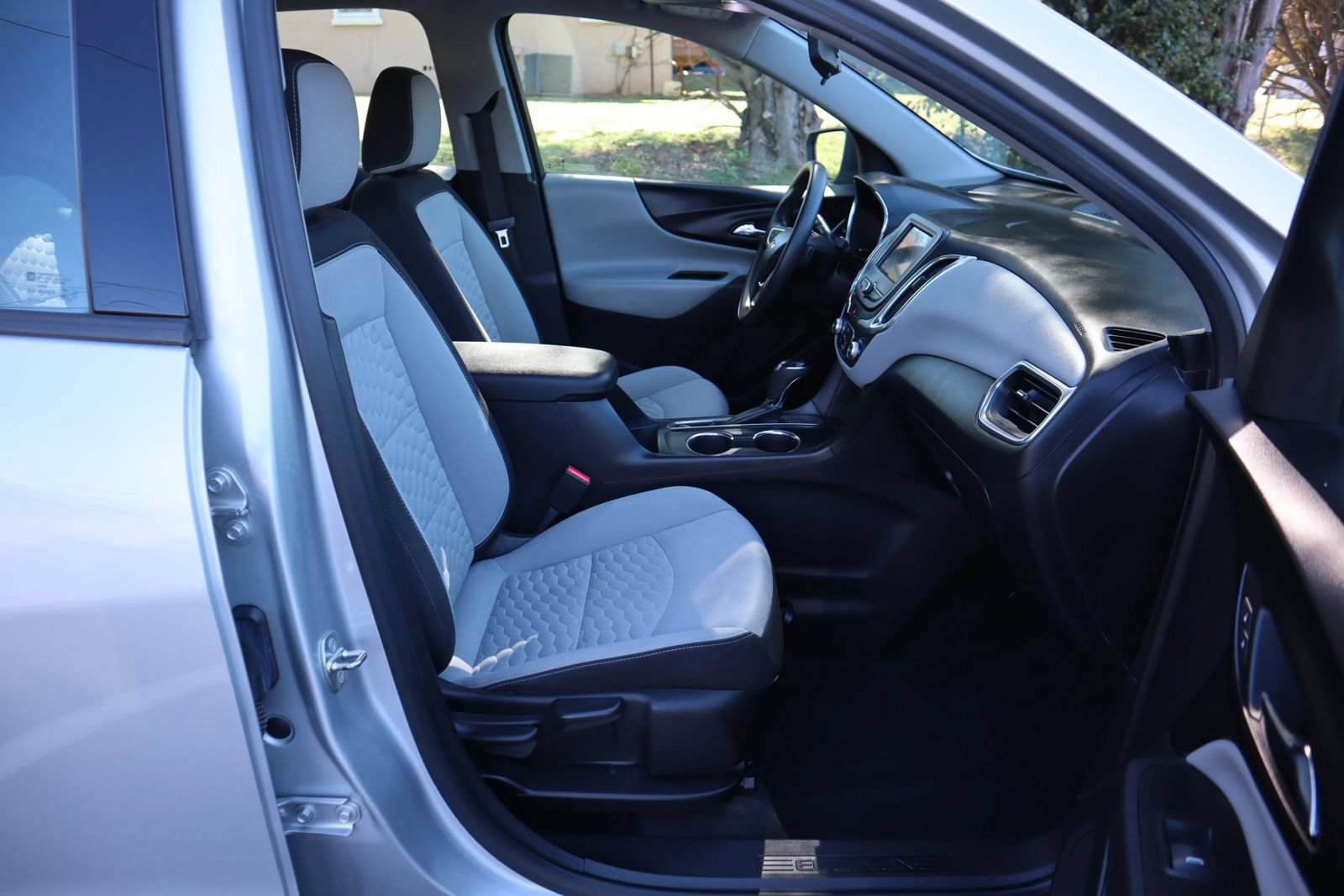 Used 2019 Chevrolet Equinox LS FWD image 16
