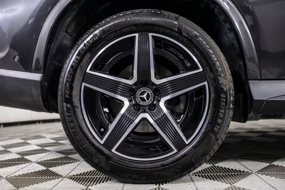 Used 2025 Mercedes-Benz GLC 300 4MATIC w/ AMG Line image 38