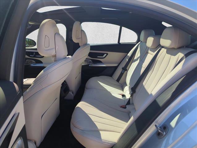 Used 2025 Mercedes-Benz E 350 4MATIC Sedan image 17