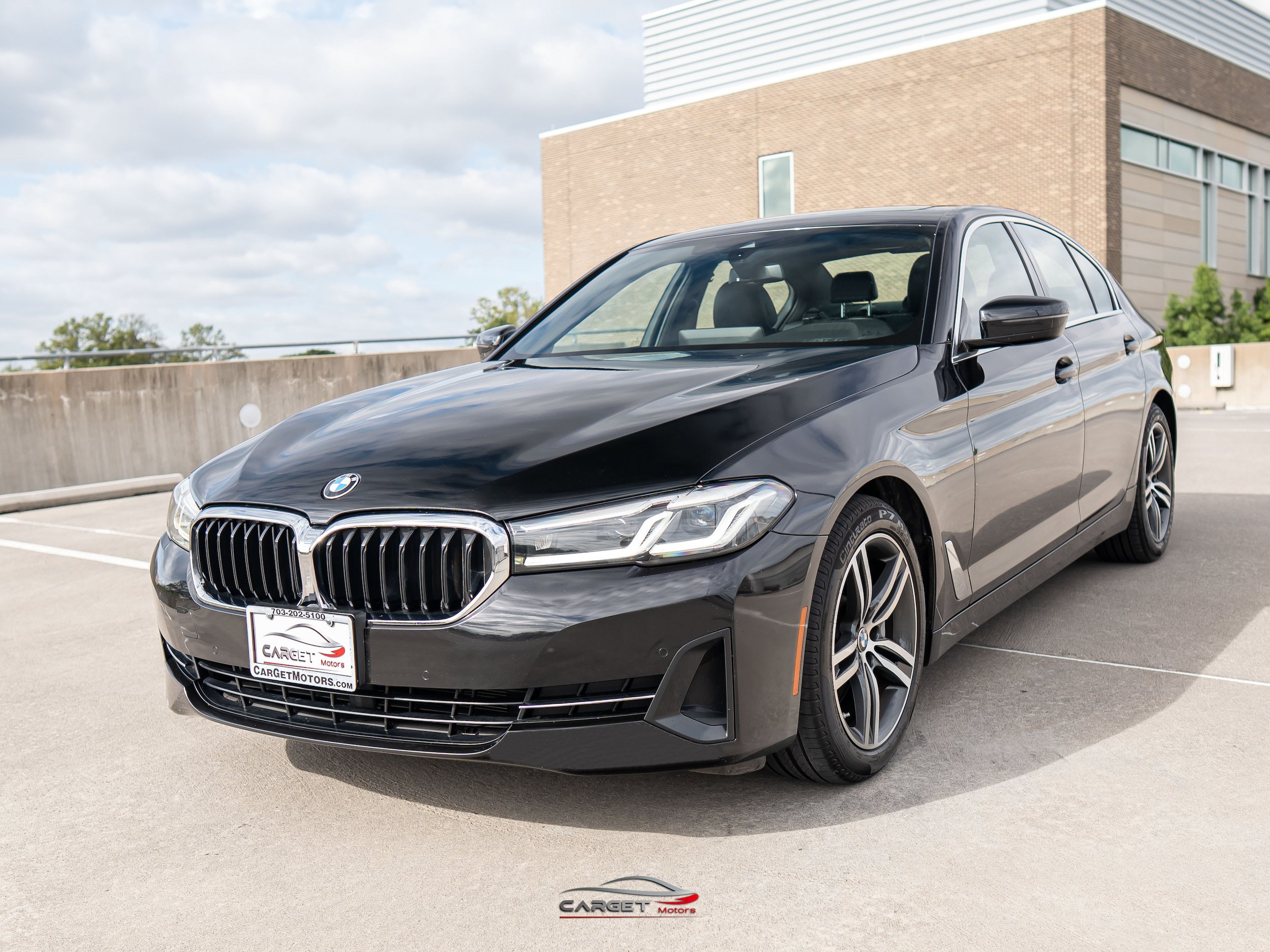 Used 2021 BMW 530i xDrive w/ Convenience Package AWD/4WD image 2