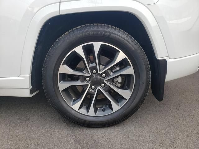 Used 2023 Jeep Grand Cherokee Overland w/ Luxury Tech Group IV AWD/4WD image 27