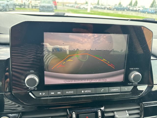 Used 2022 Nissan Pathfinder SV AWD/4WD image 19