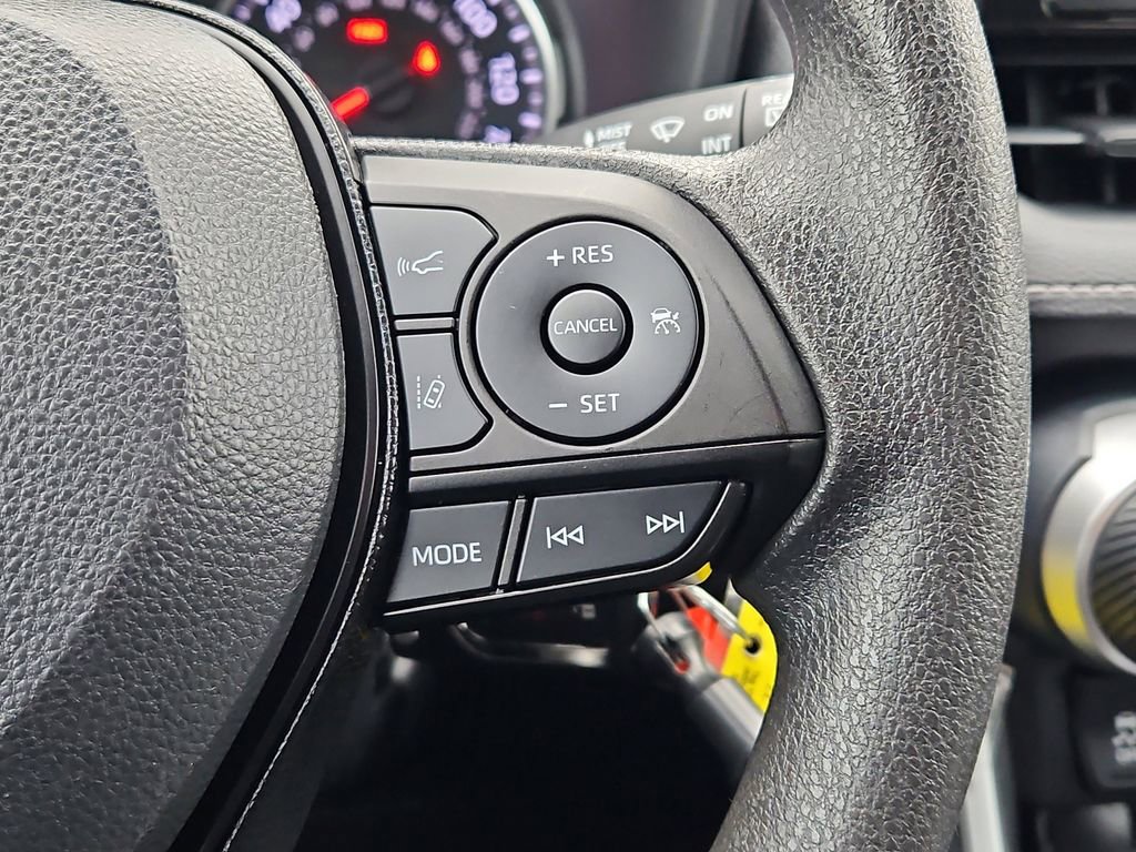 Used 2021 Toyota RAV4 LE image 21