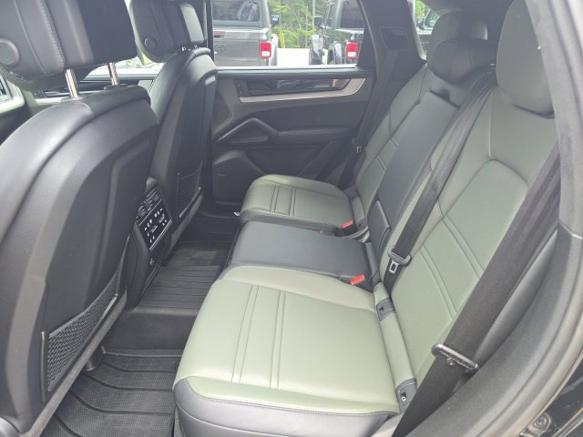 Used 2024 Porsche Cayenne AWD/4WD image 11