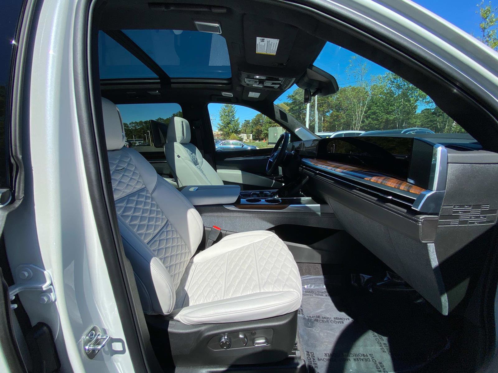 Used 2025 Cadillac Escalade ESV Premium Luxury Platinum image 9