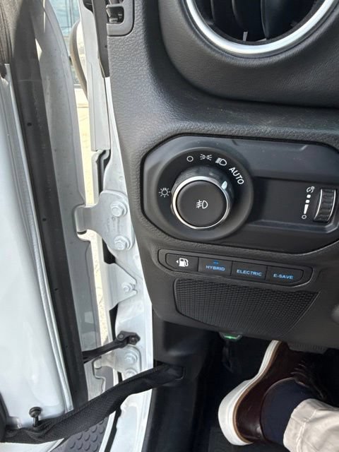 Used 2023 Jeep Wrangler Unlimited Sahara w/ Cold Weather Group AWD/4WD image 14