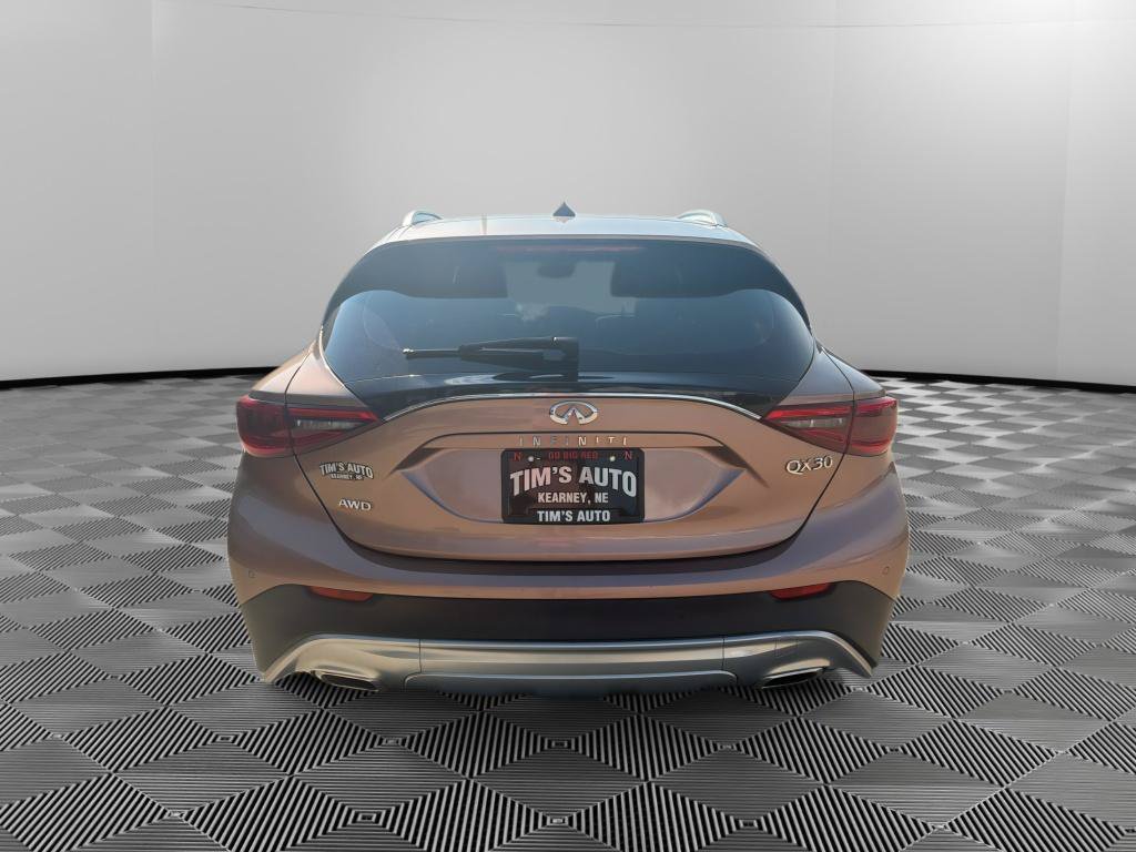 Used 2018 INFINITI QX30 Premium w/ Navigation Package AWD/4WD image 4