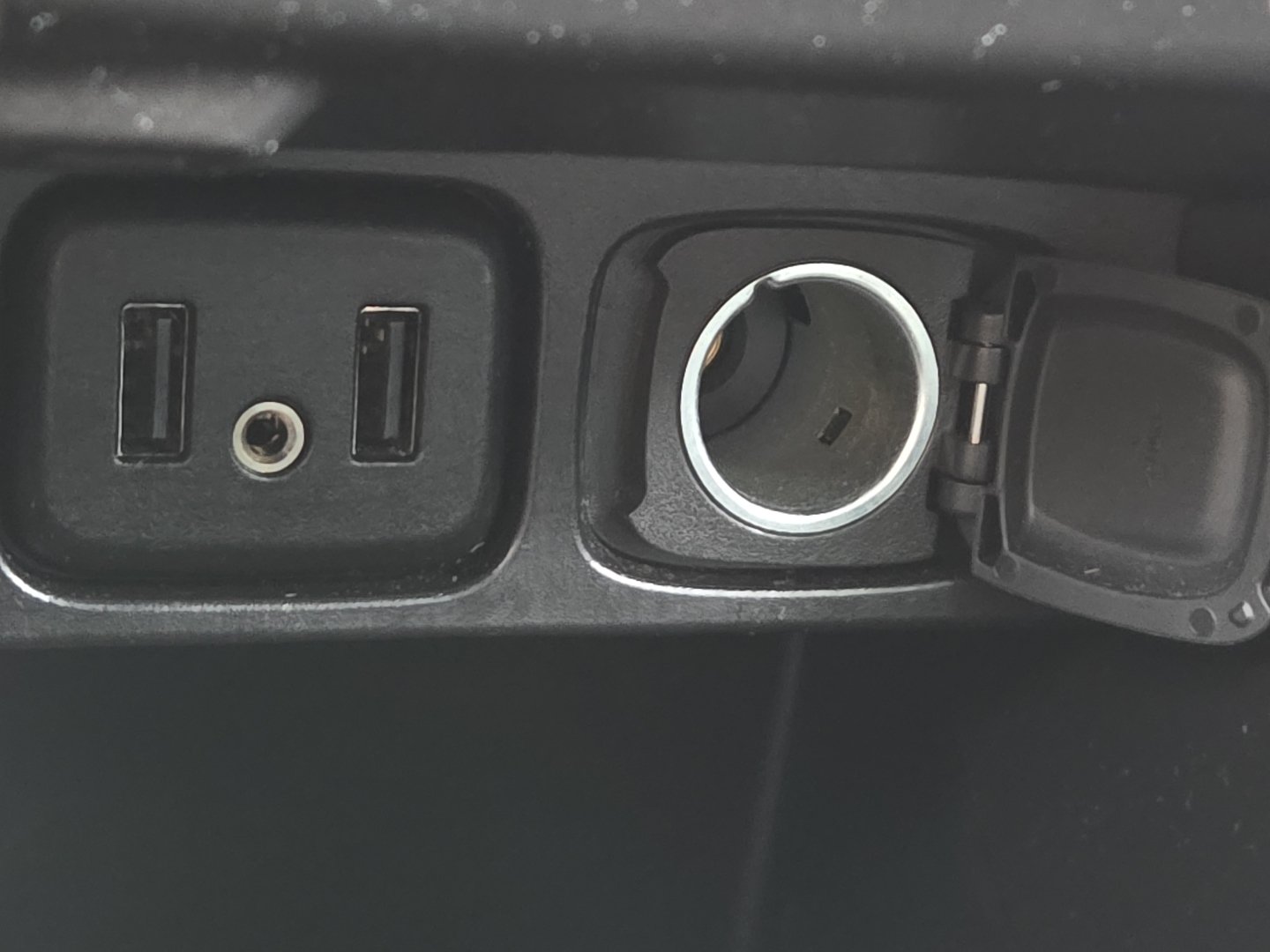 Used 2017 Buick Encore Essence FWD image 5
