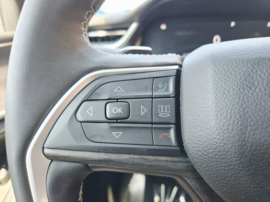 Used 2025 Jeep Grand Cherokee L Limited w/ Luxury Tech Group II image 22
