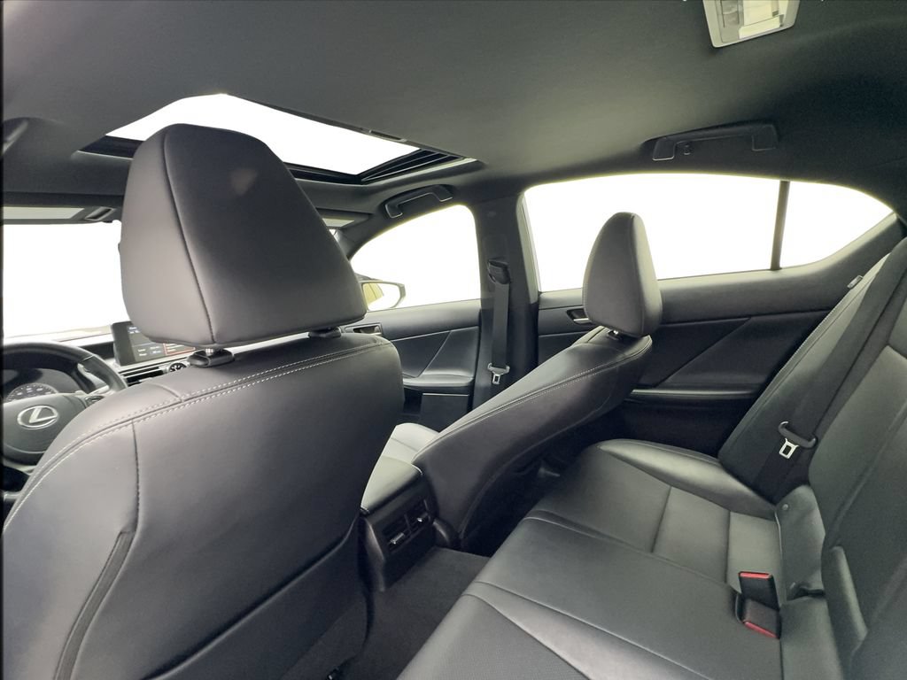 Used 2023 Lexus IS 300 w/ Comfort Package RWD image 24