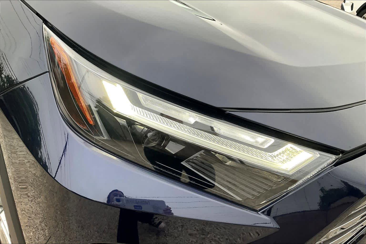 Used 2025 Toyota RAV4 Limited image 28