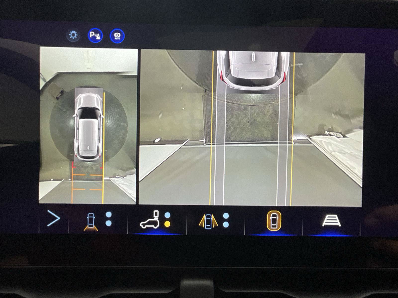 New 2027 Chevrolet Equinox RS w/ Safety and Technology Package FWD image 17
