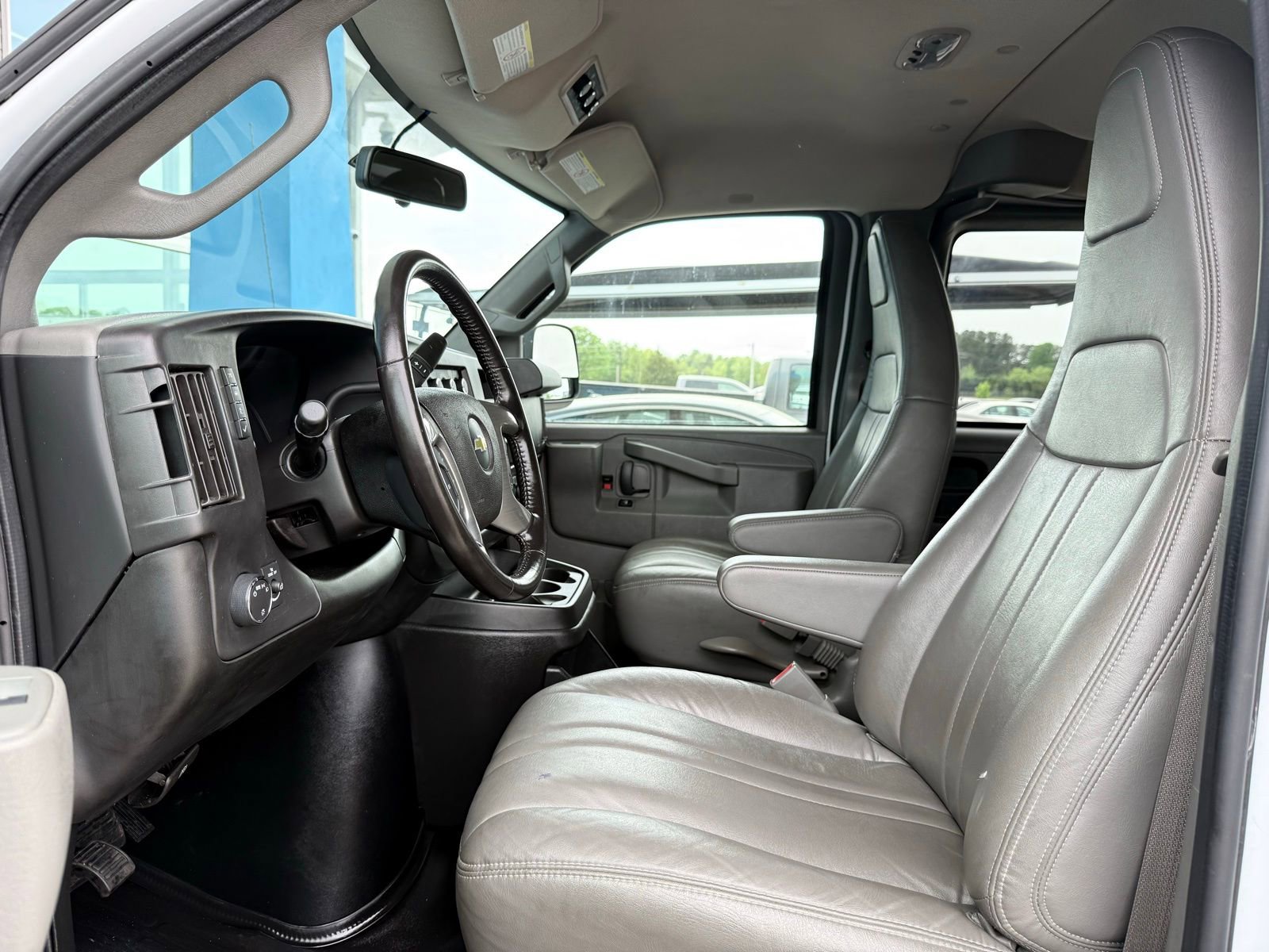 Used 2017 Chevrolet Express 3500 LS image 17