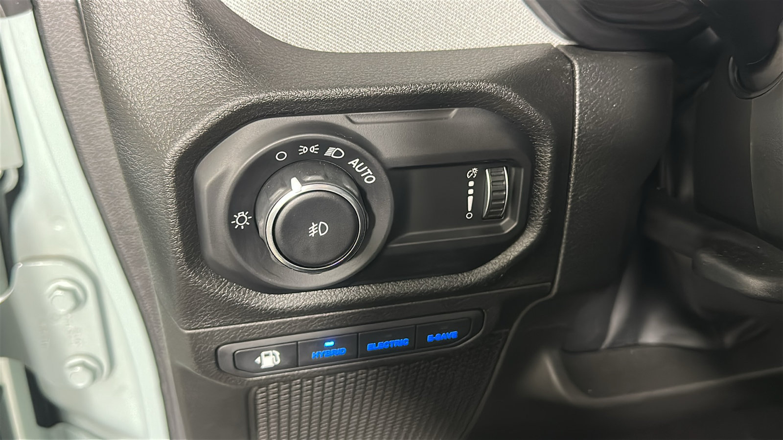 Used 2024 Jeep Wrangler Unlimited w/ Convenience Group AWD/4WD image 23