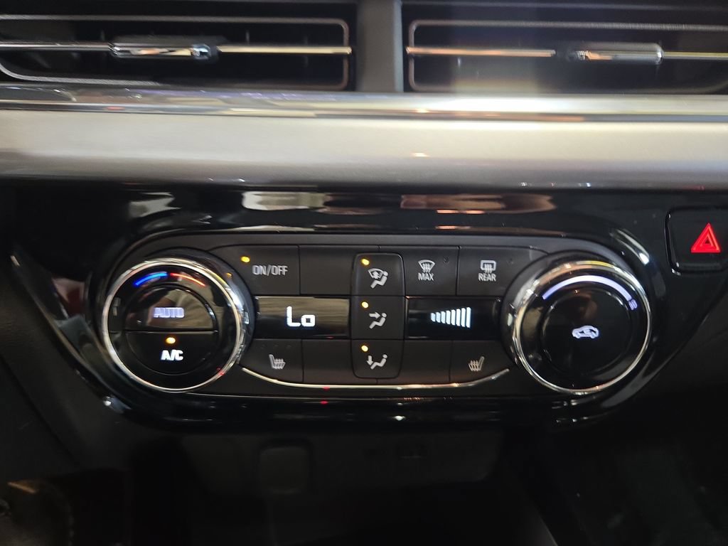 Used 2024 Chevrolet Trax LT w/ Driver Confidence Package FWD image 24