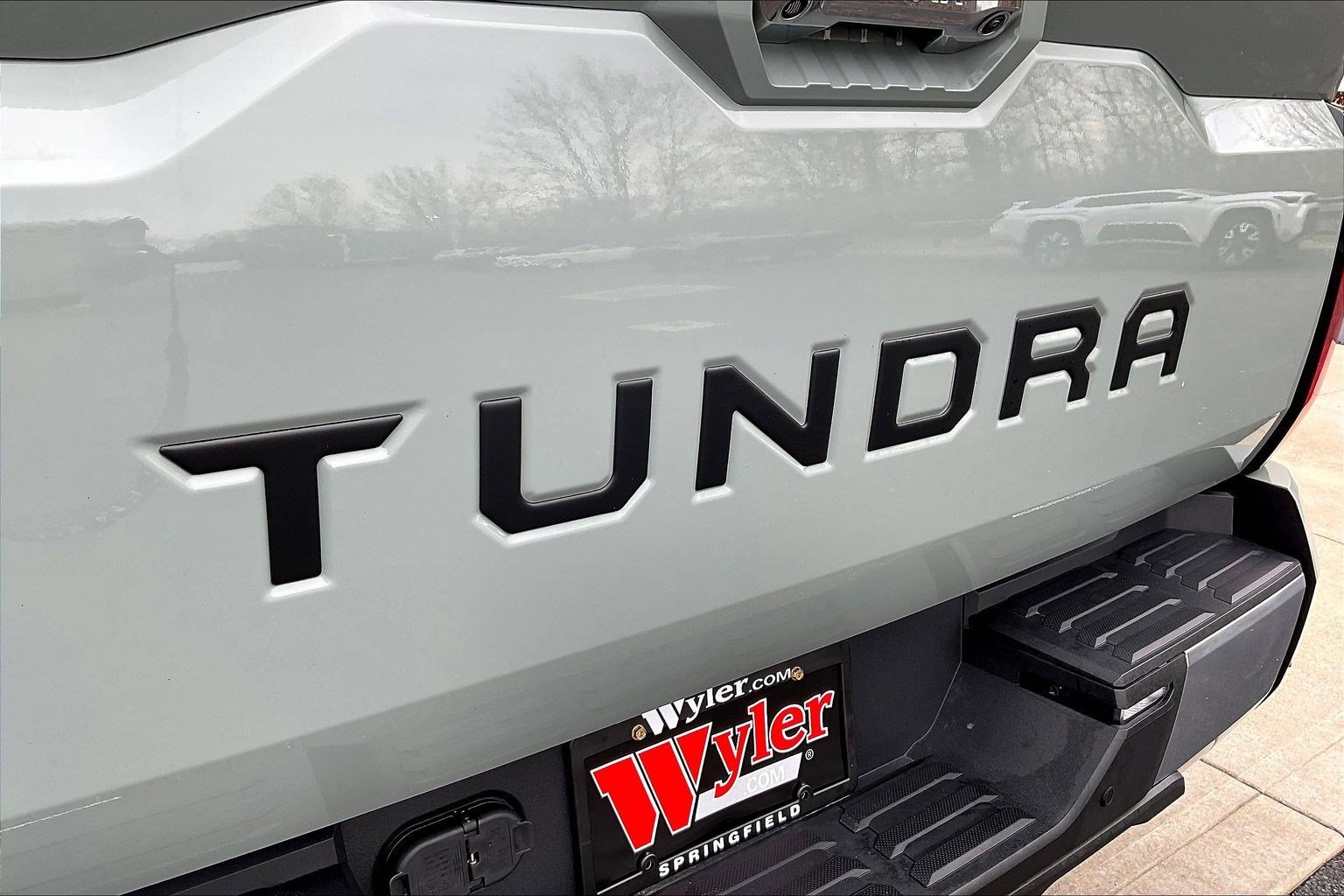 Used 2025 Toyota Tundra Limited AWD/4WD image 25