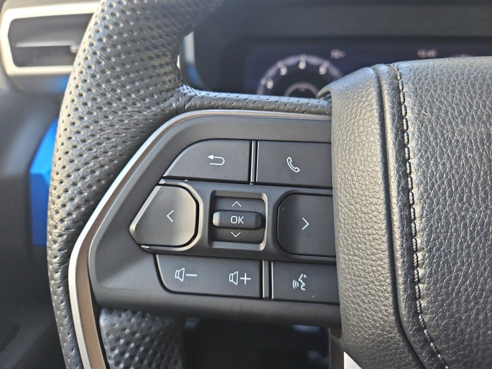 Used 2024 Toyota Tacoma TRD Sport w/ TRD Sport Upgrade Package AWD/4WD image 30