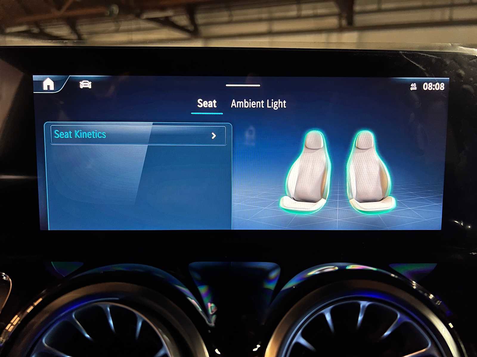 New 2025 Mercedes-Benz GLB 250 4MATIC image 27