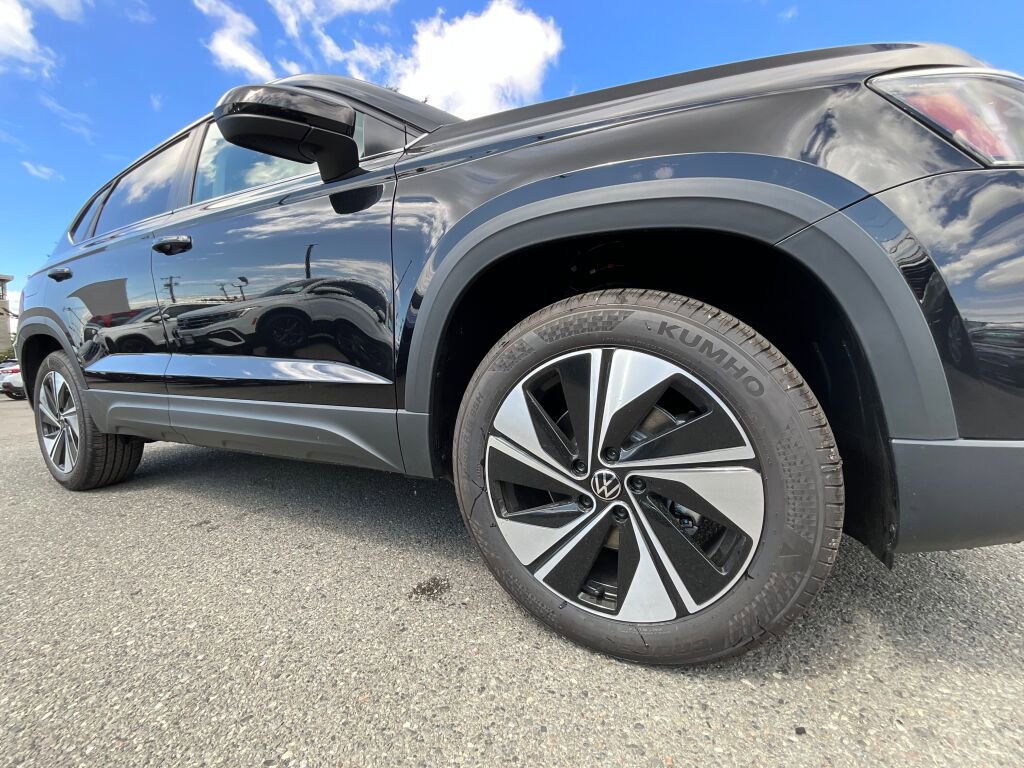 New 2025 Volkswagen Taos SE image 10