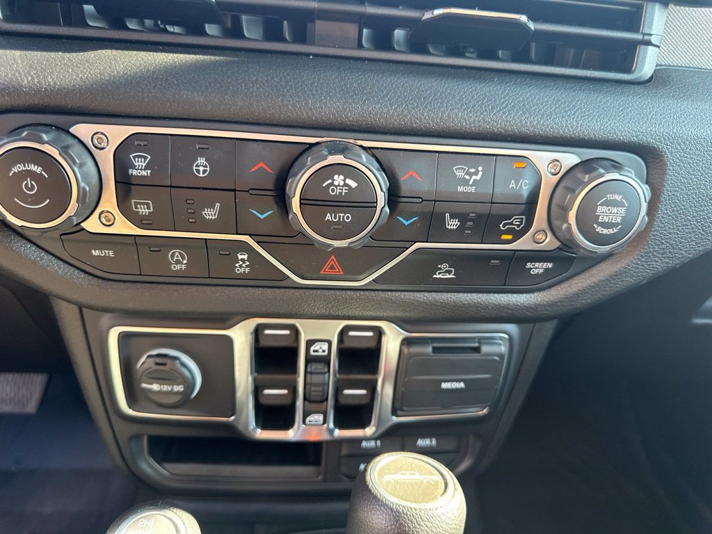 Used 2025 Jeep Gladiator Sport AWD/4WD image 21