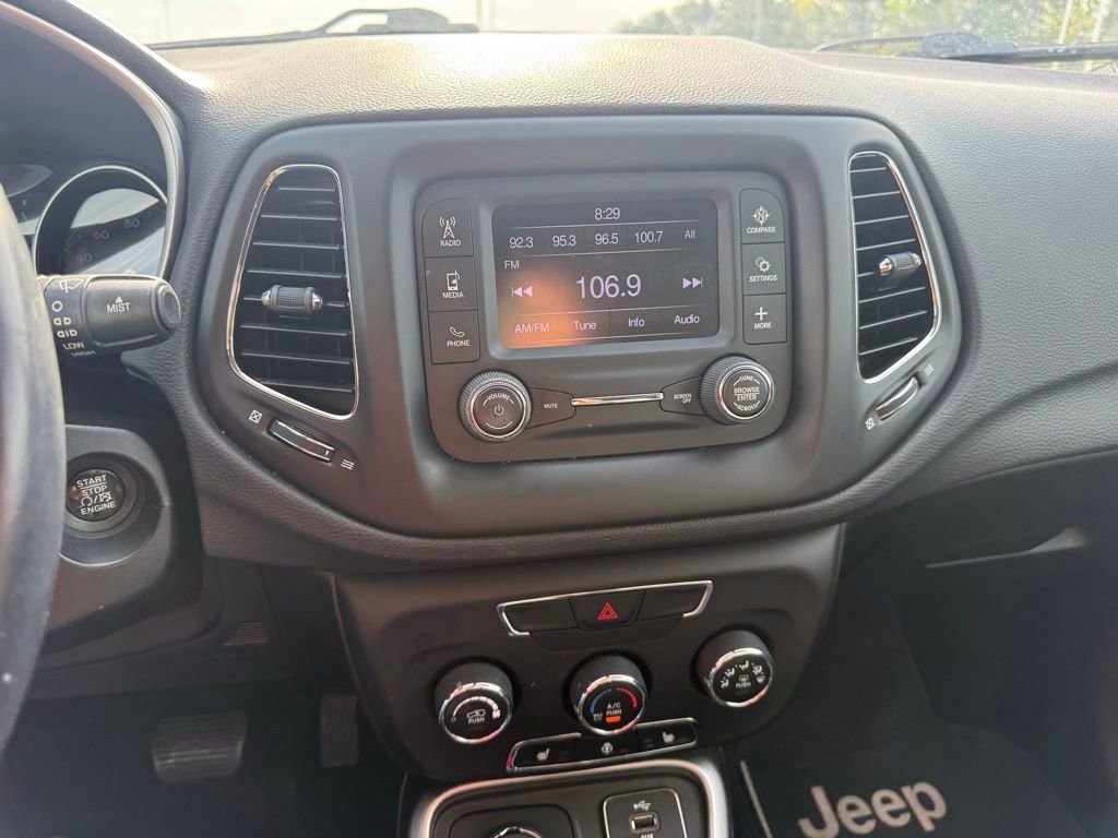 Used 2018 Jeep Compass Latitude w/ Cold Weather Group image 18