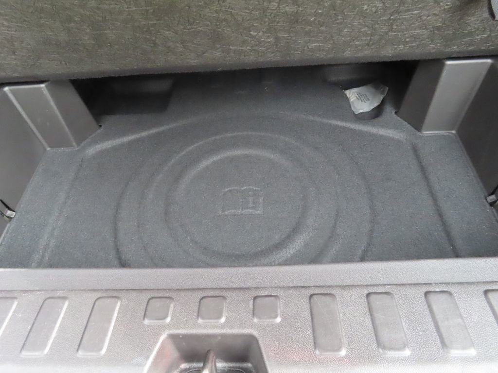 Used 2024 GMC Terrain SLT image 37