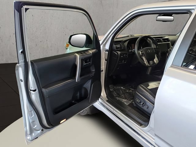 Used 2020 Toyota 4Runner Limited AWD/4WD image 38