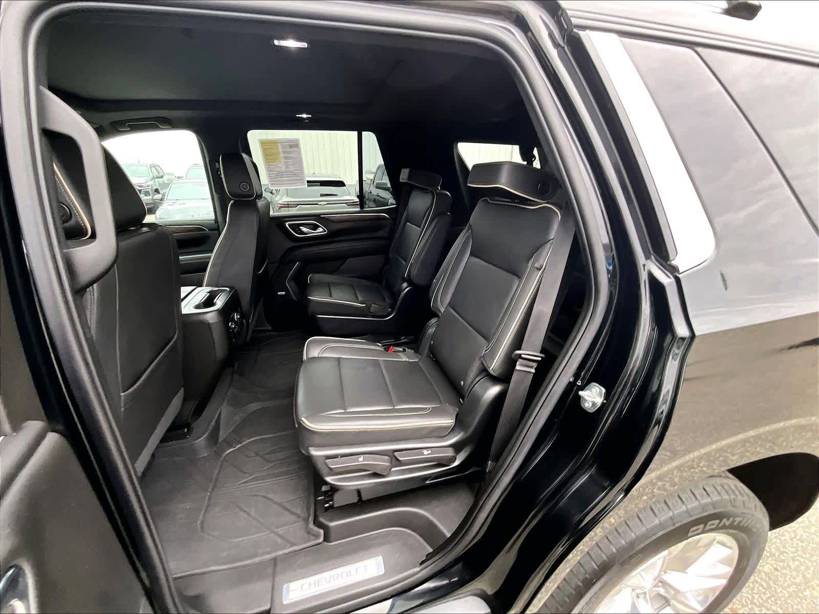 Used 2023 Chevrolet Tahoe Premier w/ Premium Package AWD/4WD image 15