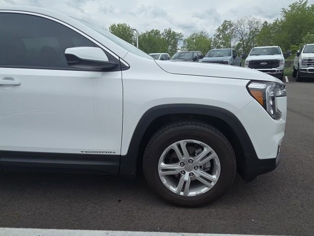 Used 2024 GMC Terrain SLE AWD/4WD image 4