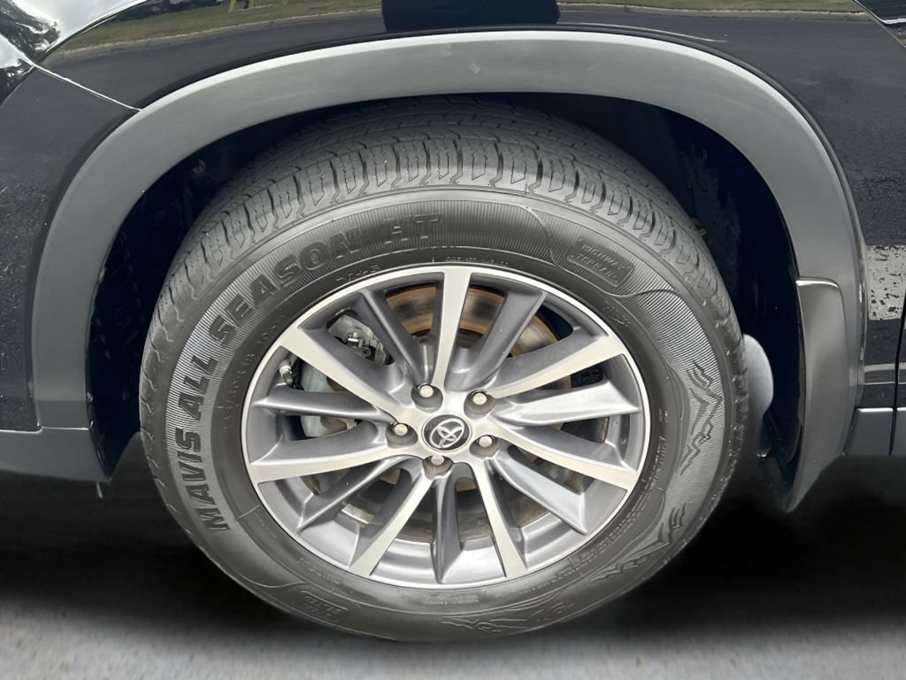 Certified 2019 Toyota Highlander XLE FWD image 28
