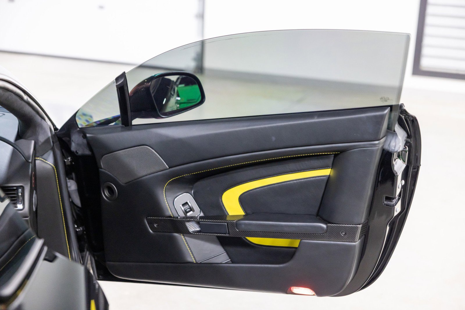 Used 2016 Aston Martin V12 Vantage S image 27