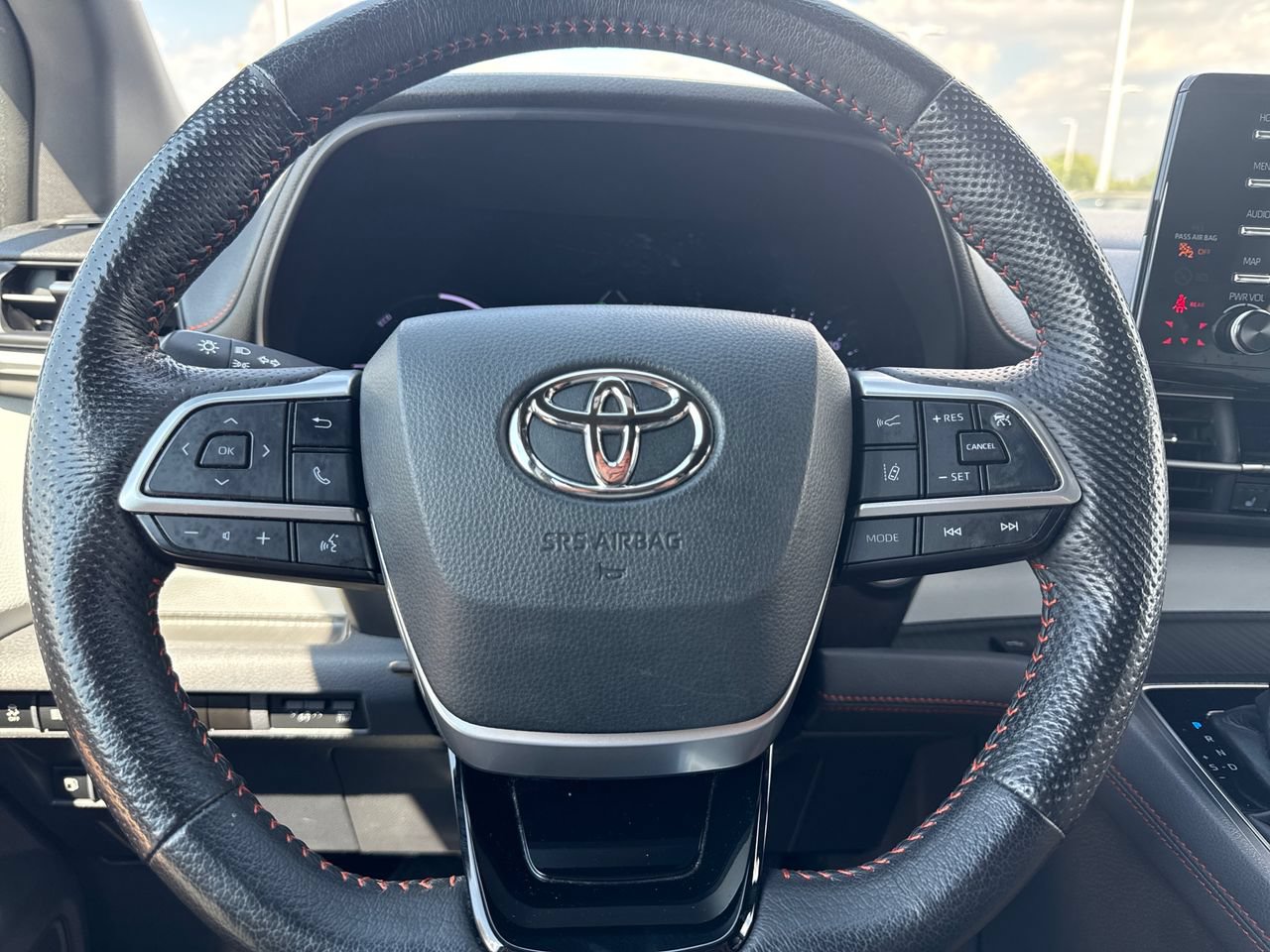 Used 2022 Toyota Sienna XSE FWD image 19