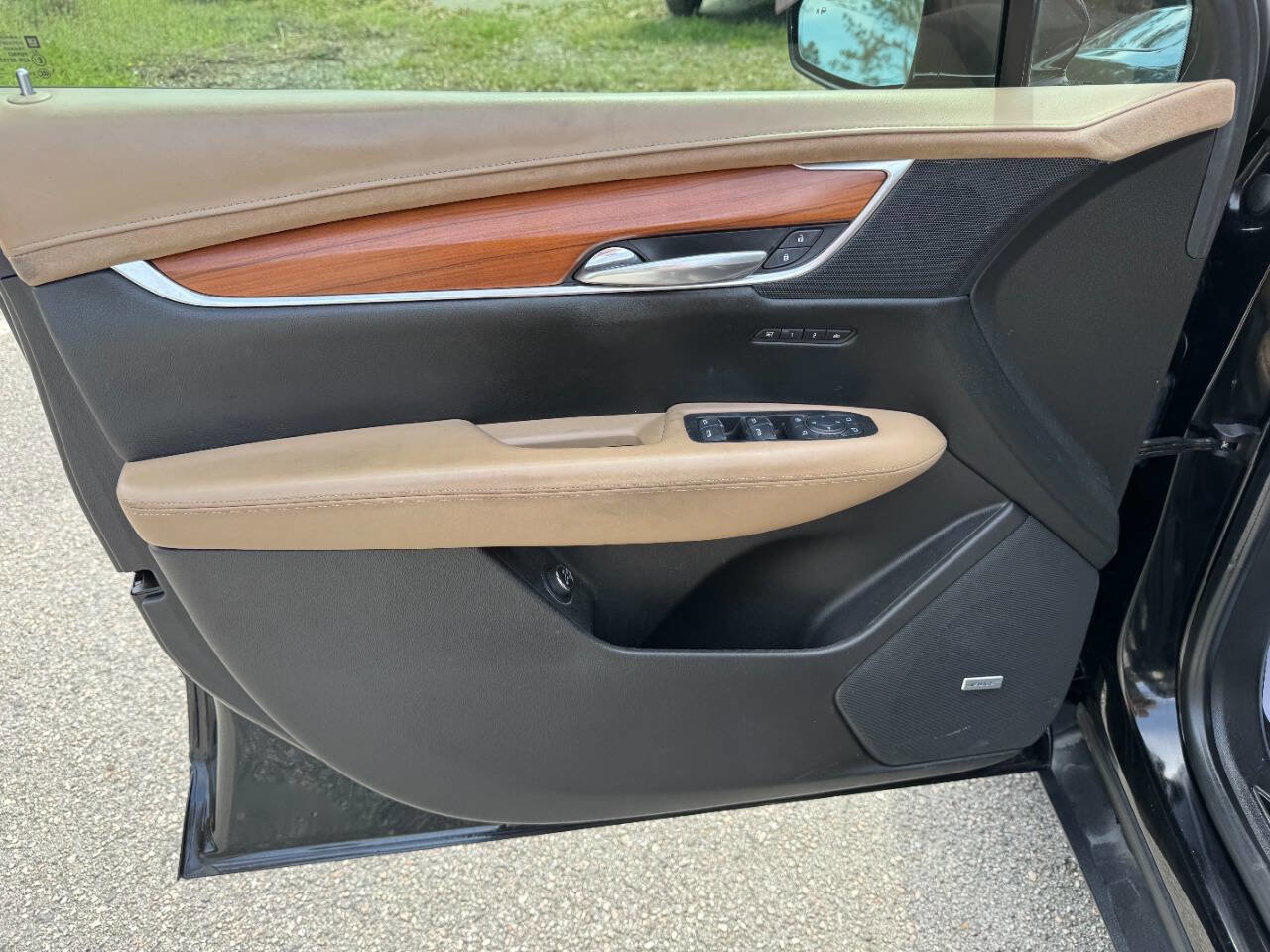 Used 2017 Cadillac XT5 Platinum image 39