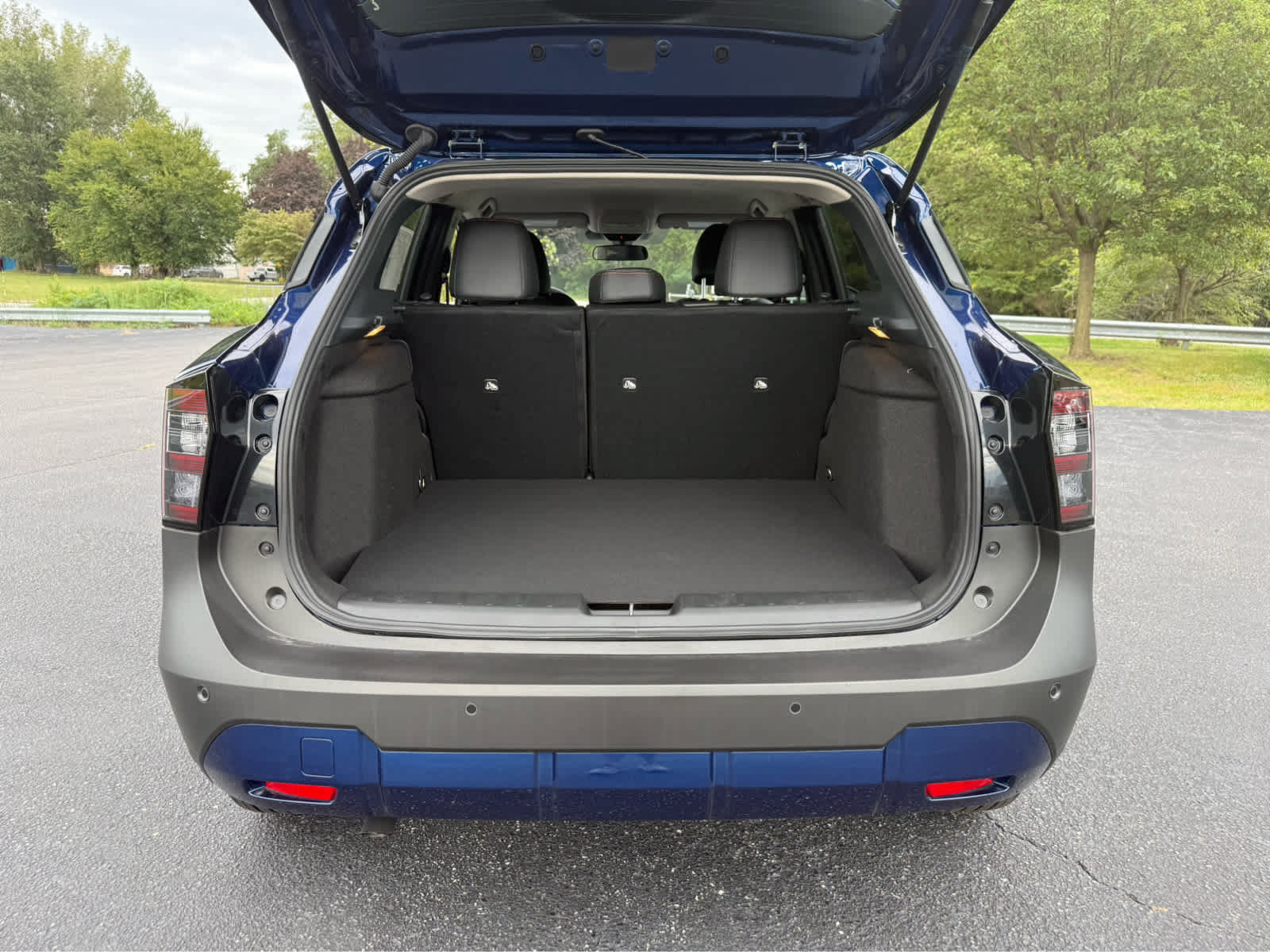 Used 2026 Nissan Kicks SR w/ Cold Weather Package AWD/4WD image 7
