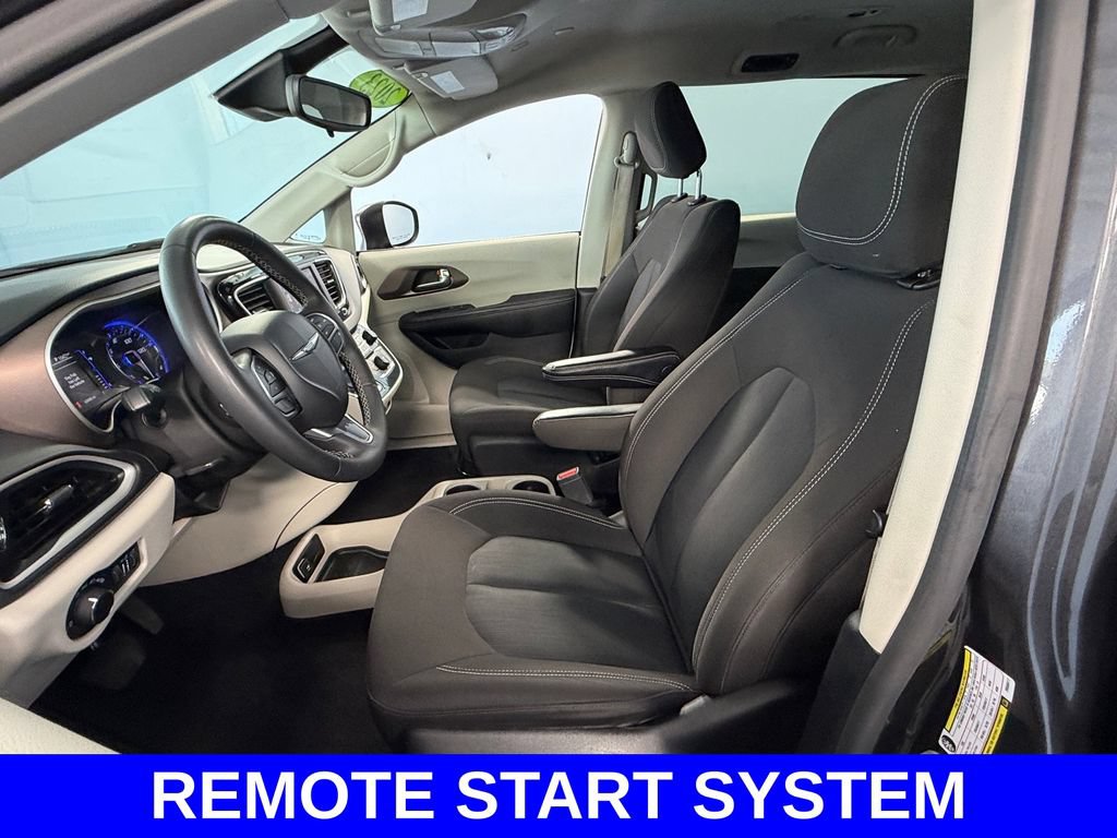 Used 2023 Chrysler Voyager LX FWD image 5