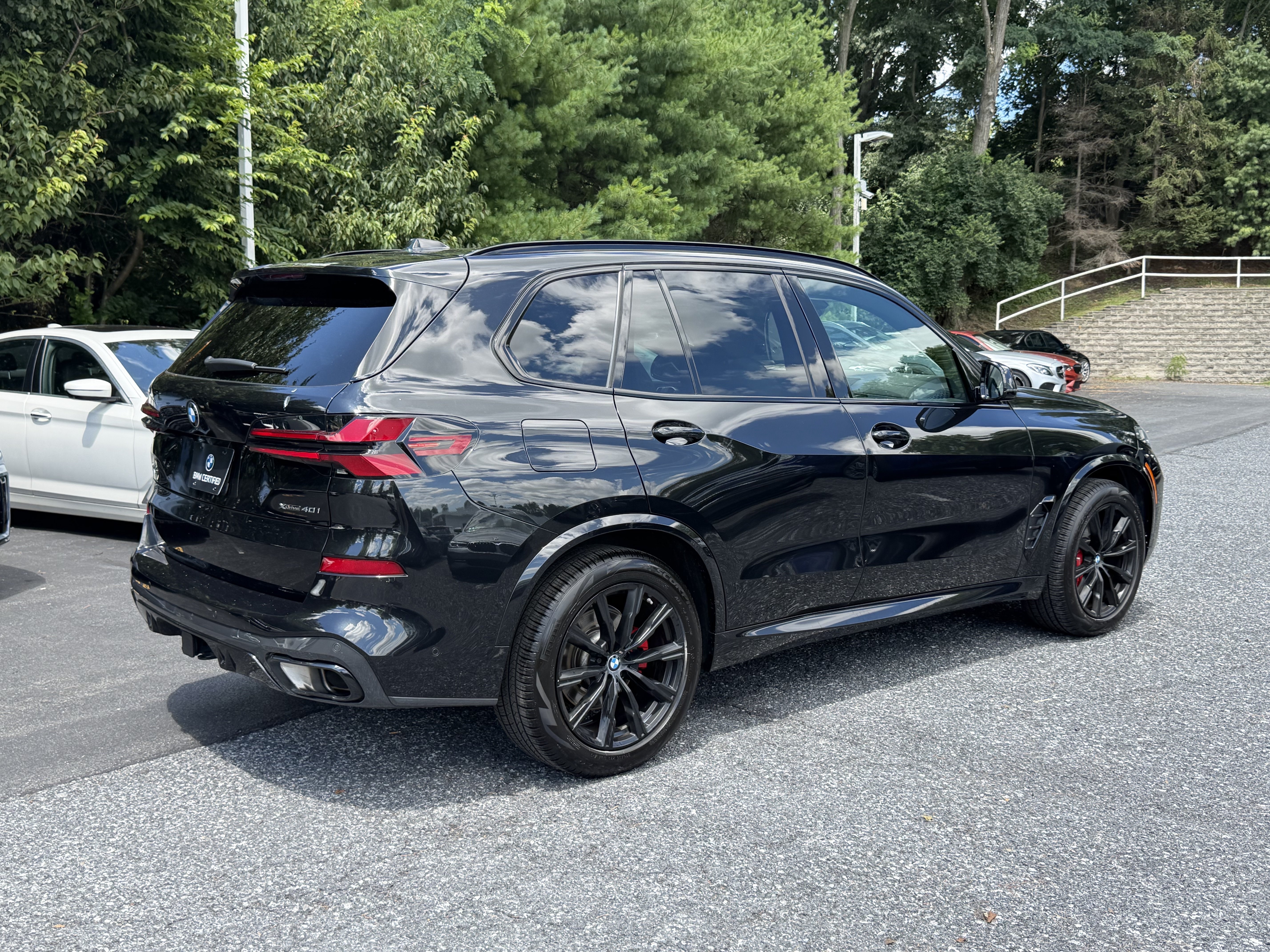 Used 2024 BMW X5 xDrive40i w/ M Sport Package AWD/4WD image 4